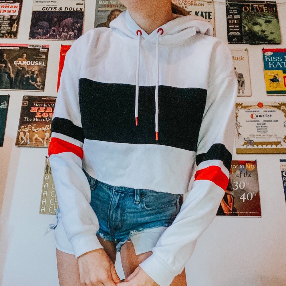 💗 3/$20 Garage cropped hoodie!
